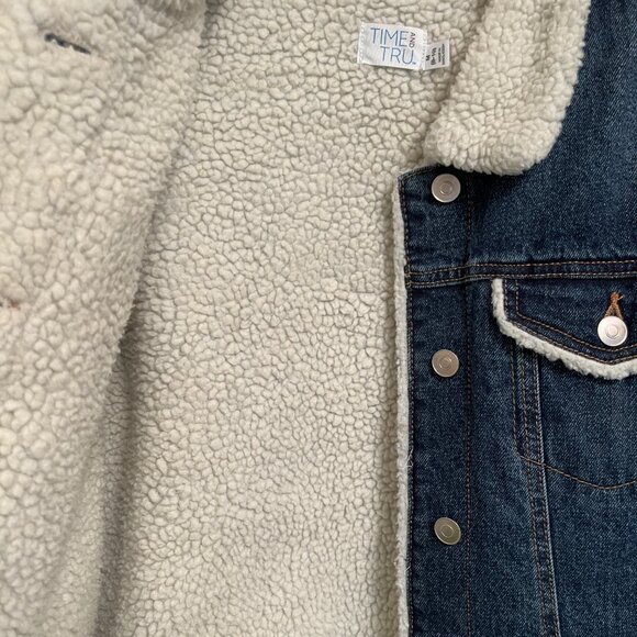 Fabulous Sherpa-Lined Denim Jacket - Picture 3 of 4